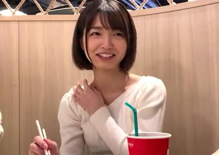 【倉本すみれ】パティシエ見習いの美少女とホテイン！手マンで何度も潮吹いてソファーやマットがびっちょびちょｗ