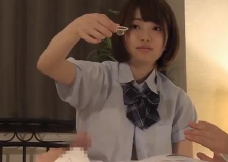 【中城葵】『先生入れたくなっちゃった…入れていい？』先生のチンポに初めてゴムを被せ騎上位で挿入するJK