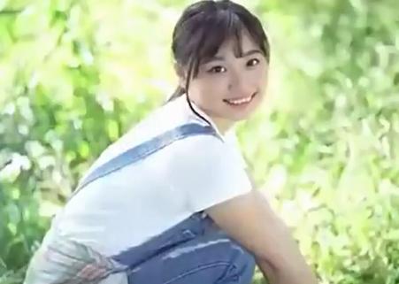 【花音うらら】農業大学に通う笑顔がとっても可愛い美少女がAVデビュー！感度が良すぎてデニムにマン汁が染み出ちゃってます