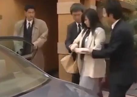 【小池絵美子】株に手を染め借金を作った人妻は、中年男性と週に2度会い3万を貰っている。そして売春で摘発された…