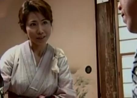 【小沢幸子】旅館の仲居さんの胸元に万札をねじ込んだら…オマンコさせてくれた！これだから地方の宿はやめられねぇｗ