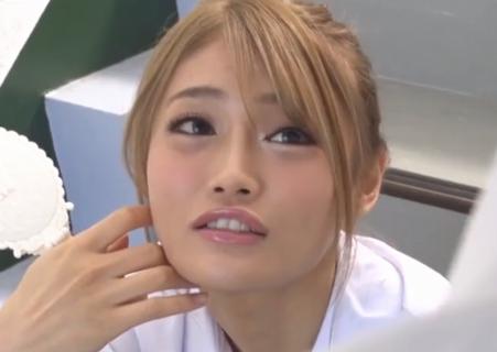 【七瀬ひな】『遊ばない？』と学校でパンチラ誘惑してくる幼馴染のギャルに、保健室で強制挿入させられちゃったｗ