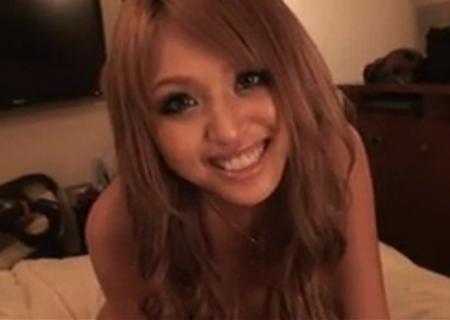 【水澤りの】AVを見て勃起したチンコを手で触ってあげるギャル、亀頭を舌でチロチロして金玉をパクッ！
