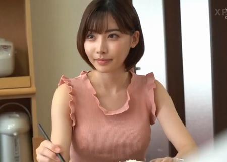 【深田えいみ】窓から入って来た同級生と朝からお盛んにSEX！朝食後はトイレで義父をフェラ抜きして精子ゴックンｗ