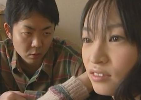 【椎名りく】自分の事を想像して兄が自慰してる事を知り大笑いする妹！『チンコ見せてくれたら入れさせてやってもいいぞｗ』