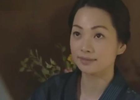 【川嶋あみ 君島冴子】口減らしの為に出された奉公先で、先輩女中が旦那様に抱かれてる間、私は嫉妬で狂いそうだ！