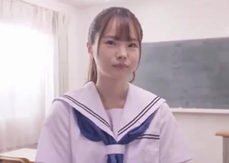 【松本いちか】セーラー服女子校生が教室で6人の同級生と大乱交！連続中出しでオマンコが精液でぐちょぐちょ