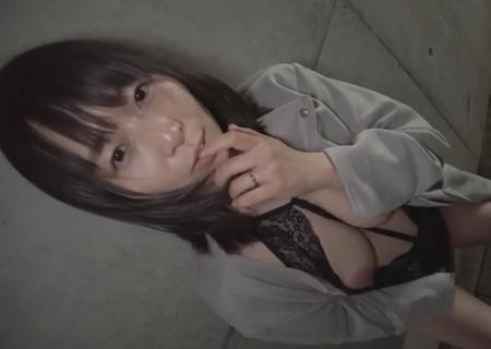 【羽田希】人妻になりエロさ爆発。高架下で露出しながら精子ごっくん！旦那に遅くなると嘘ついて公衆便所で2発目ごっくんｗ
