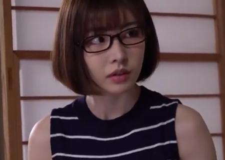 【深田えいみ】『早く孫の顔がみたいんじゃよ！』夫が煙草を吸っているたった5分の間に義父に中出しされる美人妻