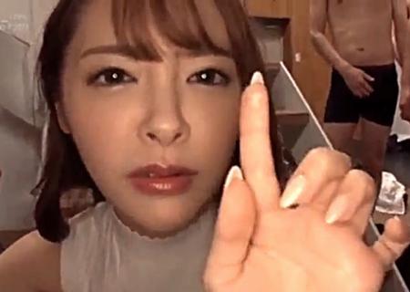 【小倉由菜】『洗わなきゃダメですよ♡』チンカスが付いてるチンポも優しくしゃぶり、汁男達に精液をぶっかけてもらう！