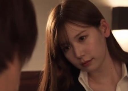 【明里つむぎ】『会社のセクハラ規定引っかかりますよ♡』介抱してくれようとした先輩を誘惑し童貞を奪う新卒女子社員ｗ