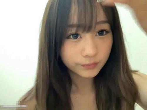 【ライブチャット】「指フェラ？チュパチュパ...」読モ級美人ギャルがエロ配信！