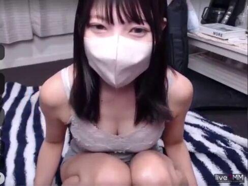 「キャミと短パン！お風呂上がり！してほしいことありますか？」セクシー巨乳ビッチ美女！ライブチャット