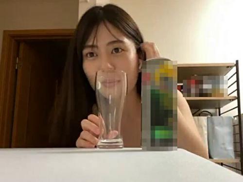 現役ソープ嬢「キャバクラやってた時の衣装w普段はソープ嬢ですw」ほろ酔い巨乳ビッチ発情美女！ライブチャット