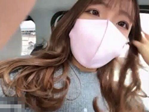 「やばいグジュグジュwめっちゃ濡れやすいw」爆乳発情変態奥様が車から配信！ライブチャット