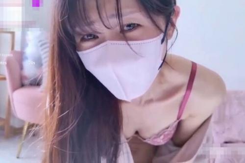 ラブンス「パンツ冷たい…あぁぁ…脱いでも…うぅぅ…いいですか？」セクシー妖艶美魔女奥様がリモバ潮吹き絶頂！ライブチャット