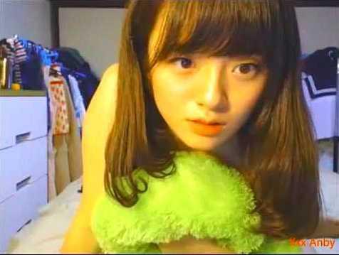 【ライブチャット】自宅からエロ配信しちゃう制服変態娘！