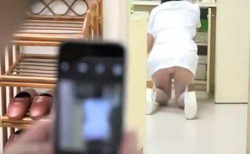 病院で偶然看護師のパンチラが！「パシャリ＠」それに気づいたナースに仰天の行動をしてきたっ！