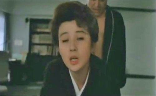 ≪芸能人≫女優の名演・ガン突きバックされて思わずアヘ顔・今観てもおっ起ってしまうｗ【秋吉久美子】