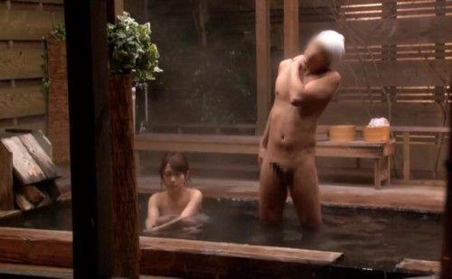 ＜巨乳と他人棒＞旦那がいない隙に目の前に勃起チ○ポを見せつけるとどうなるのか！？