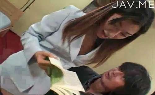 ＜クラシック＞かっちりスーツを着て家庭教師は勉強を教えるはずがクンニとフェラをされるはめに・・【朝河蘭】