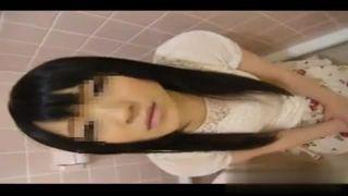 【個人撮影】黒髪ロリ美少女JKがトイレでフェラ抜きプチ援交
