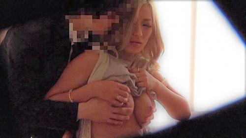 【人妻×中出し】「バレたらどうするの...」スレンダー巨乳若妻が他人に体を許しNTR中出しSEXの一部始終を盗撮！