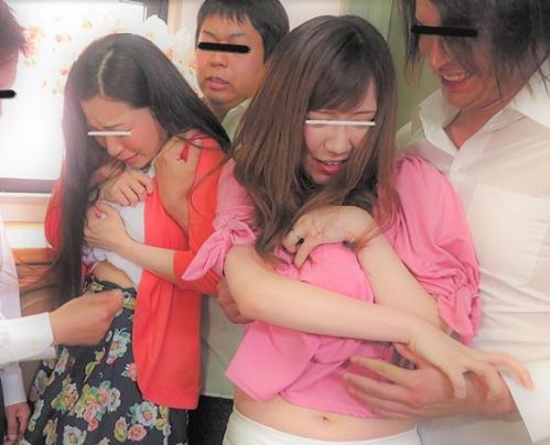 【人妻×中出し】巨乳人妻達が絶倫少年たちに次々と犯され連鎖する中出し輪姦！