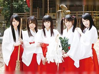 【JK ×巫女コスプレ】巫女さんの仕事中の激カワロリJK達とハーレム中出しセックス❤清楚なパイパン女子や艶肌綺麗❤