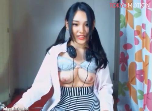 激可愛い巨乳美少女がピンクの乳首を披露しちゃうエロ配信
