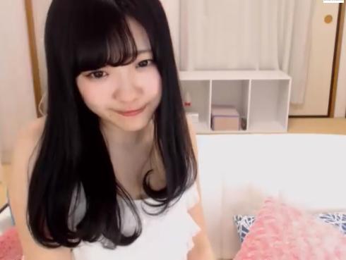 激カワ美女が生配信しちゃう