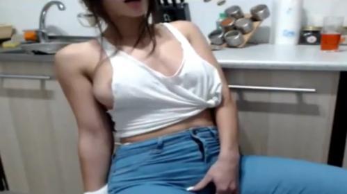 色っぽすぎる爆乳美女のエロ配信