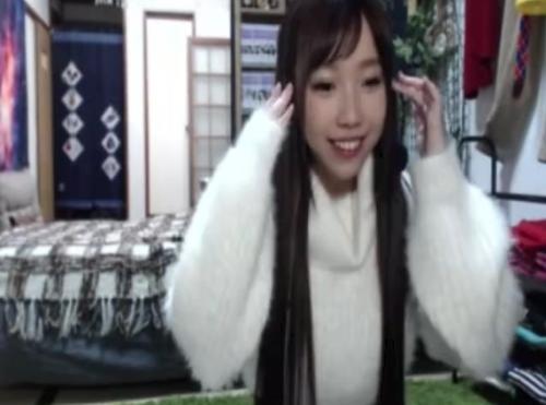 激可愛い美少女が生配信中におじさんと生セックスをしちゃう