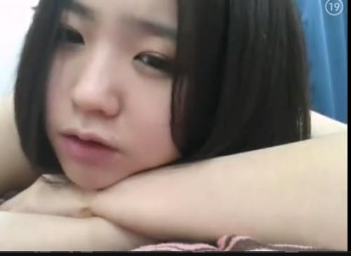 激可愛い美少女がディルドを擬似フェラしたり腰を振っちゃうエロ配信