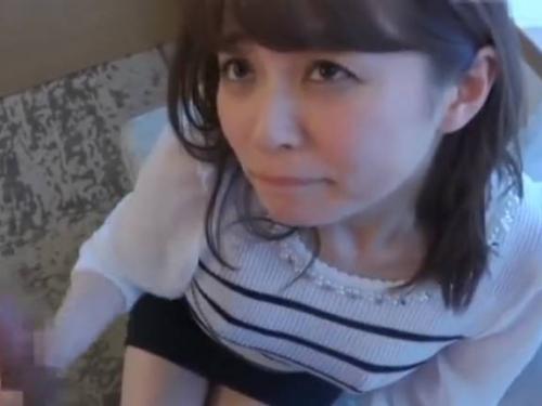 【巨乳熟女】こうすればいいのぉ？…赤い下着の似合う人妻がヤリ部屋のホテルで手コキ＆イラマチオ　素人