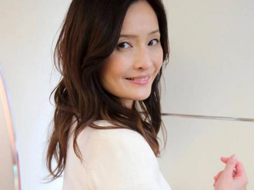 【巨乳熟女】ナンパされた清楚な人妻がヤリ部屋のホテルにて電マでいかされて寝取られ最後は無許可の中出し　素人　熟女ナンパ
