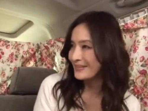 【巨乳熟女】ナンパされた清楚な人妻が車のなかで口説かれて秘密を暴露するまでの一部始終　素人　熟女ナンパ