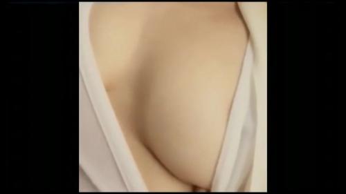 新幹線でおっぱいを出して乳首オナニー♡露出狂の変態な女子大生♡