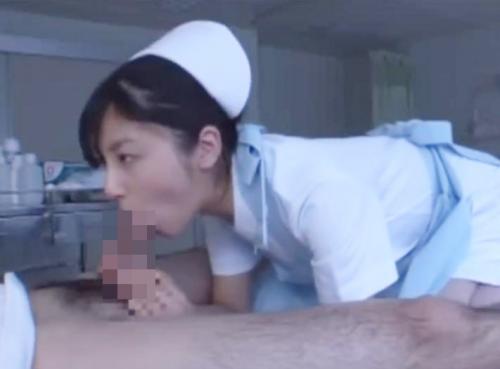 看護師さんがチンポをしゃぶってフェラ抜きご奉仕ｗ