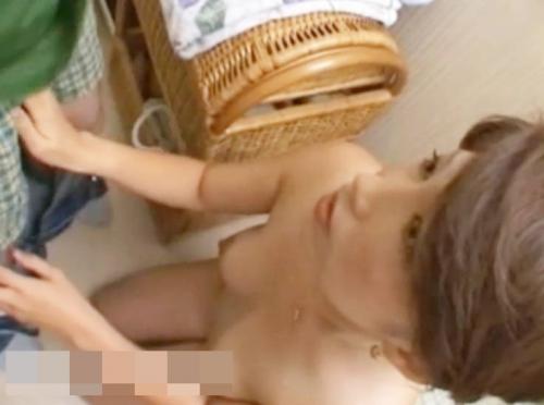 巨乳熟女が息子チンポを手コキフェラご奉仕ｗ