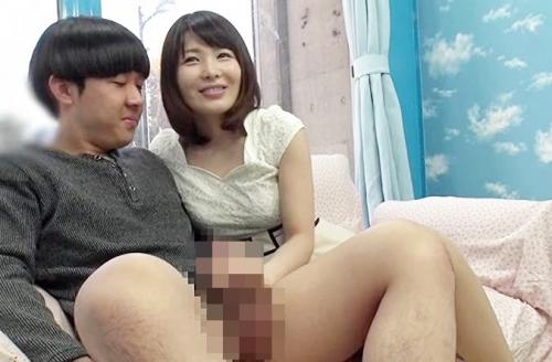 【MM号】童貞チンポを咥える優しい人妻、初めておマンコに挿入する筆おろしセックス