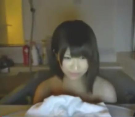 ニコ生で激カワ女子高生がお風呂配信！タオルで隠されたきわどすぎる映像に視聴者クギ付け！