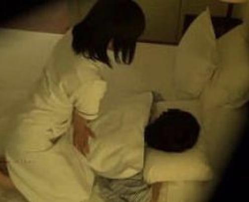 【盗撮】これはアカンやろｗホテルで呼んだ人妻マッサージ師をNTRセックス！！デカ尻騎乗位でイキまくり中出し！！