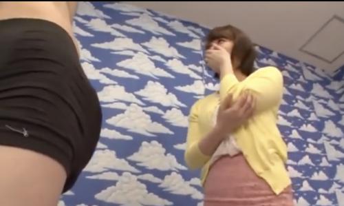 【人妻】「えぇ〜触っていいんですか？笑」ナンパした人妻に旦那にしているように愛撫させるｗ