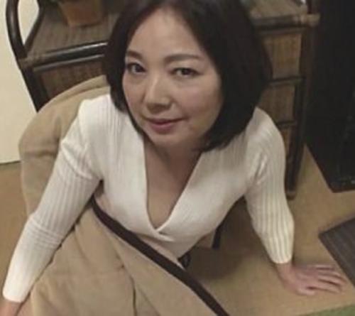 【五十路】「ねぇ…欲情してるんでしょ？かわいいわね」熟女にしか出せない色気で息子すらも誘惑するどエロボディｗ