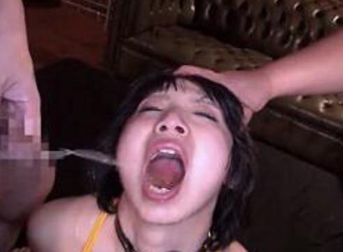 【ハードコア】「こいつ変態だぜｗションベンも飲みたいってよｗ」体力を持て余らせた女性アスリートを乱交で犯しまくるｗ