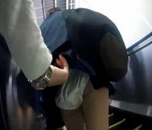【問題映像】ｊｋのパンツリアル盗撮映像！！完全アウトの逮捕案件【恐怖】