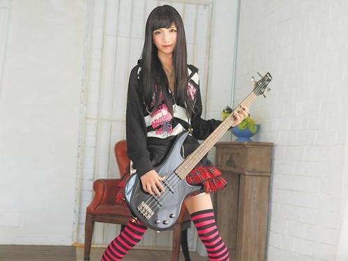 ＜初撮りNH＞乳首×ペニクリにピアス付いてるド変態”男の娘”！！アナルパール＆デカチンでアナル調教なデビュー作品♥