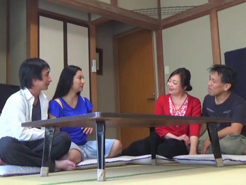 ＜夫婦交換＞マンネリ気味のカップル2組がホテルの一室でスワッピング！！自慢の妻＆旦那を横目に濃厚不倫セックス＜人妻熟女＞