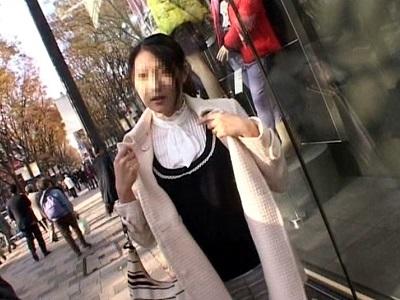 ＜土下座ナンパ＞白昼の表参道でガチ軟派！潮吹き奥さまな熟女人妻に大和魂を見せつける！！＜素人ナンパ/人妻ナンパ企画＞